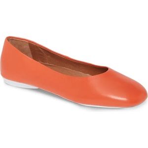 Brand new with box Gentle Souls Eugene flat